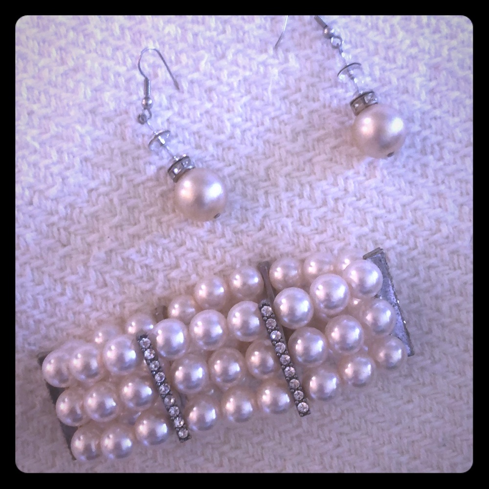 Kohls pearl earrings and bracelet